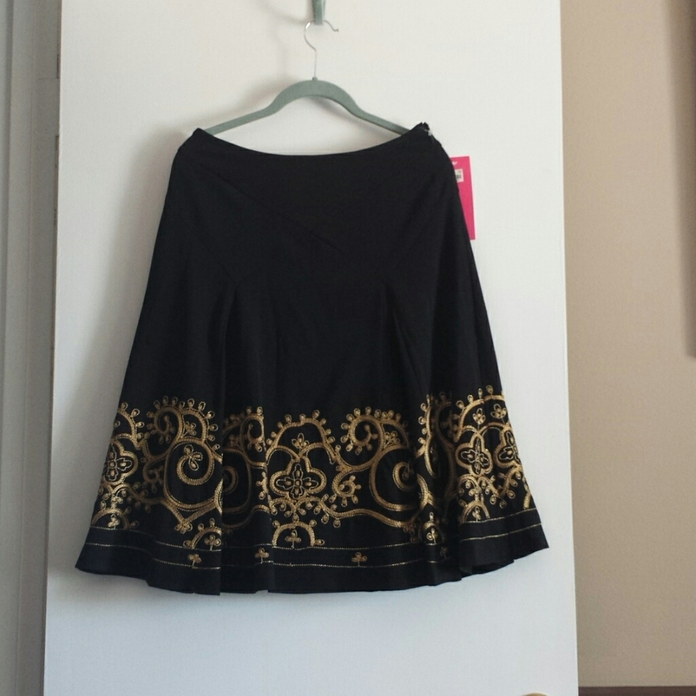 Sunny Leigh NWT Embroidered Skirt black/gold